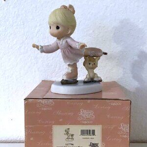 Precious Moments A Little Help Goes A Long Way Figurine